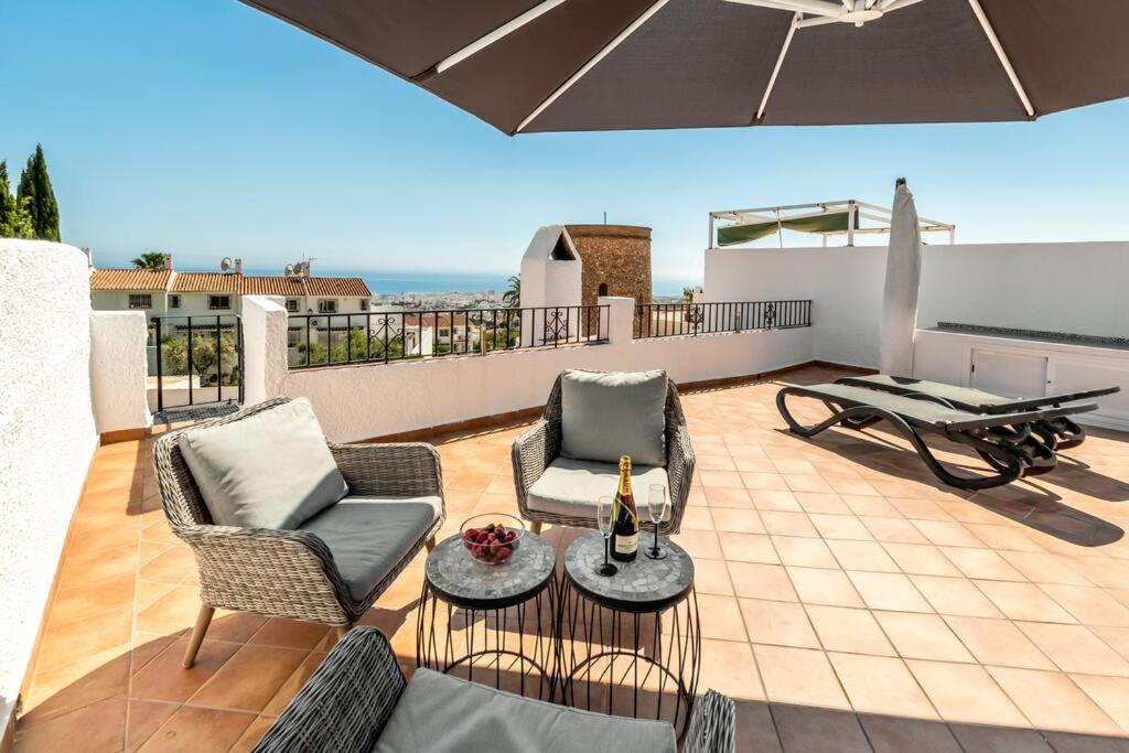 Hermosa Casa Con Terraza E Increibles Vistas Al Mar Y La Montana Nerja Exterior photo