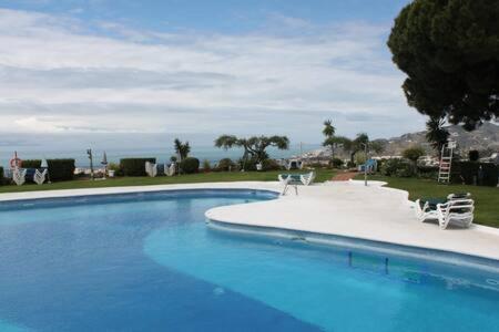 Hermosa Casa Con Terraza E Increibles Vistas Al Mar Y La Montana Nerja Exterior photo