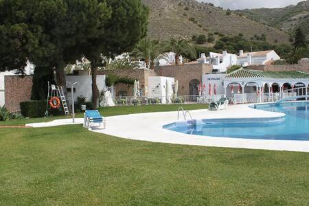 Hermosa Casa Con Terraza E Increibles Vistas Al Mar Y La Montana Nerja Exterior photo