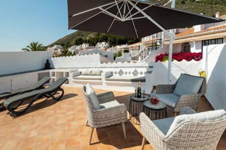 Hermosa Casa Con Terraza E Increibles Vistas Al Mar Y La Montana Nerja Exterior photo