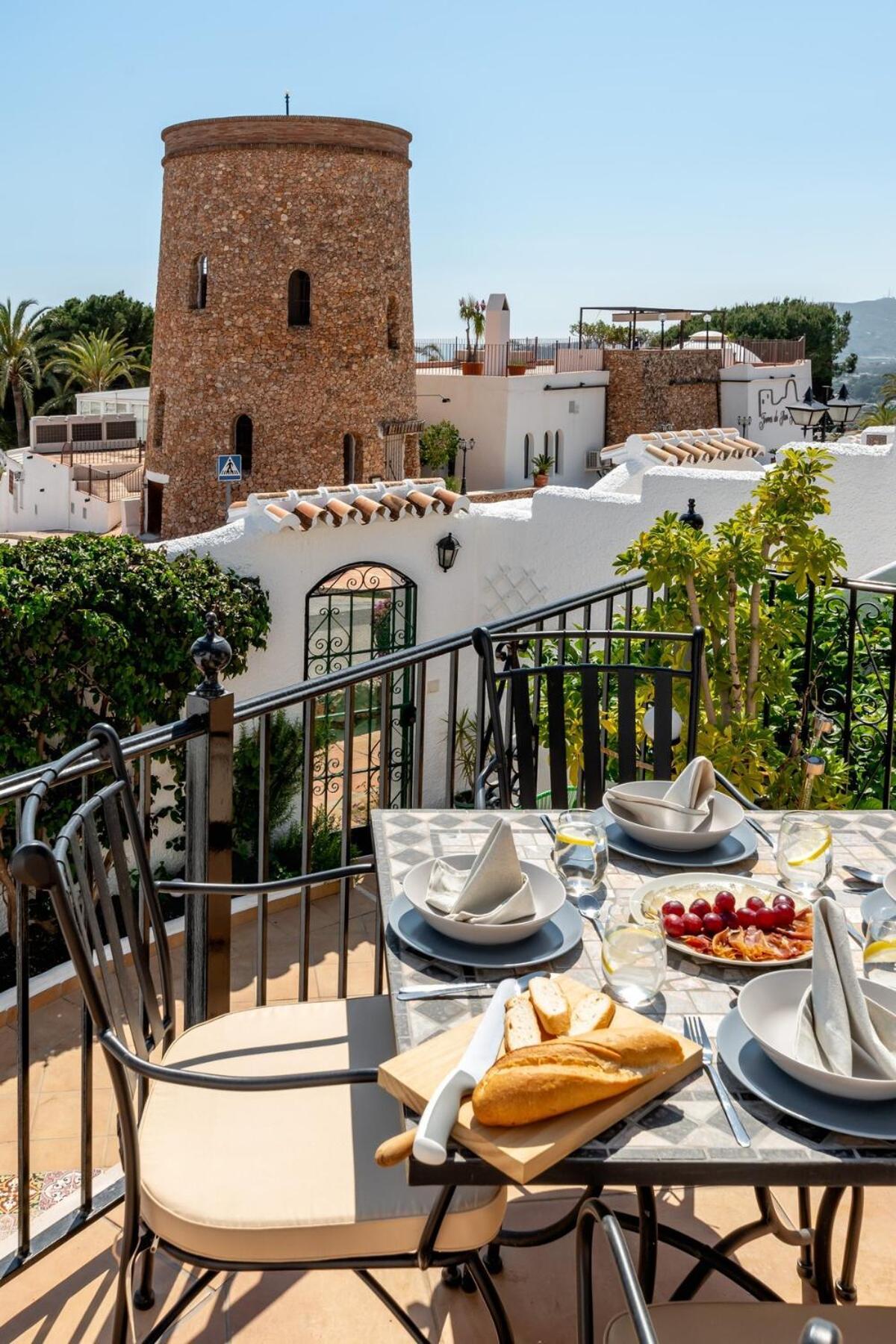 Hermosa Casa Con Terraza E Increibles Vistas Al Mar Y La Montana Nerja Exterior photo